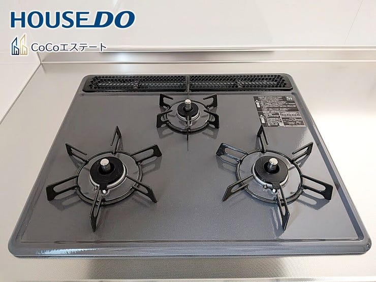 □■三口コンロ■□
同時にお料理が可能♪
煮物と炒め物と汁物と一度に作れます。
手際のよいママ確定ですね。