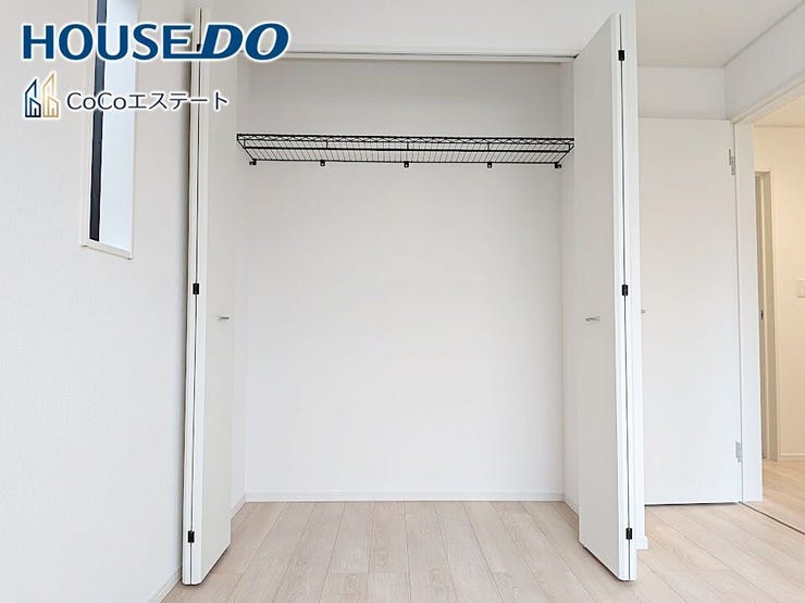 □■収納■□
各部屋にクローゼット完備♪
ゆとりの収納で、お部屋がスッキリ片付きます。