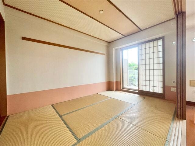 6.3帖和室:LDKに隣接していて、普段はお子様の遊び場やお昼寝のスペースとしてお使いいただけます。来客時には寝室としてお使いいただけます。