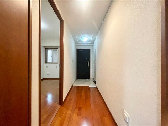 廊下との段差があまりなく、つまづかずに靴を履いたり脱いだりできます。