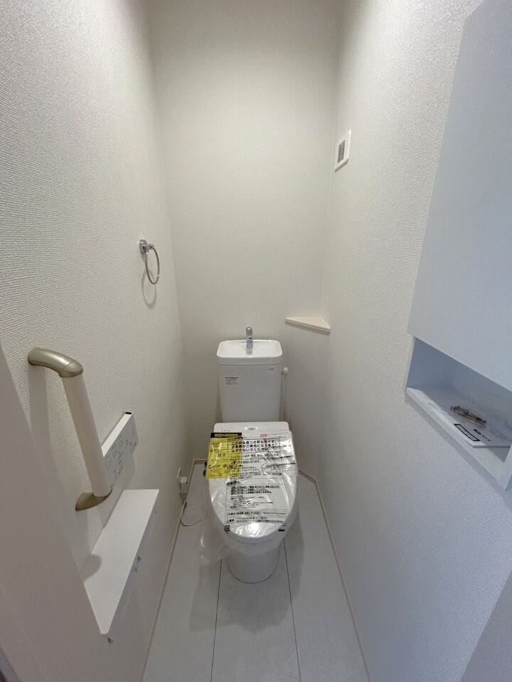 2階にもトイレを完備しているため、忙しい朝も安心です。