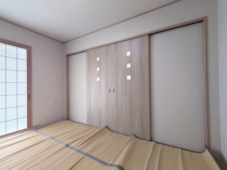 室内(2026年8月)撮影
◎本日案内可能◎
畳の温もりに包まれる落ち着きある和室。扉を開ければリビングと繋がり、お子様のお昼寝や客間としても大活躍します。