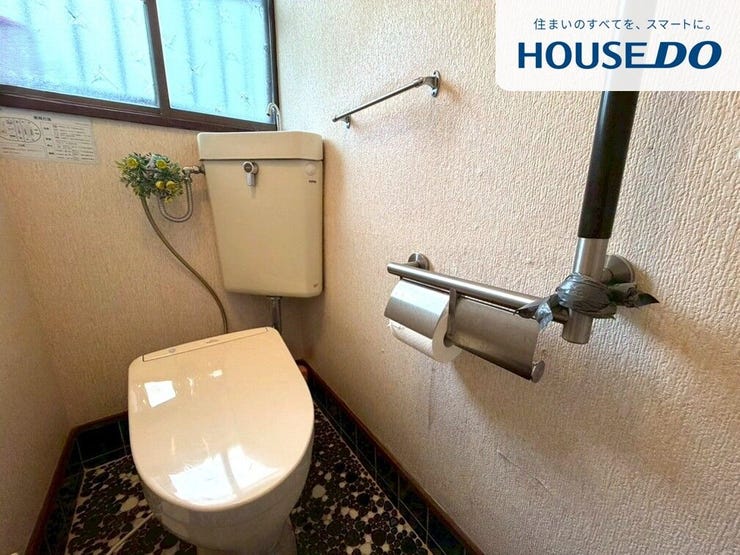 トイレは窓付きなので換気がしやすいですね。