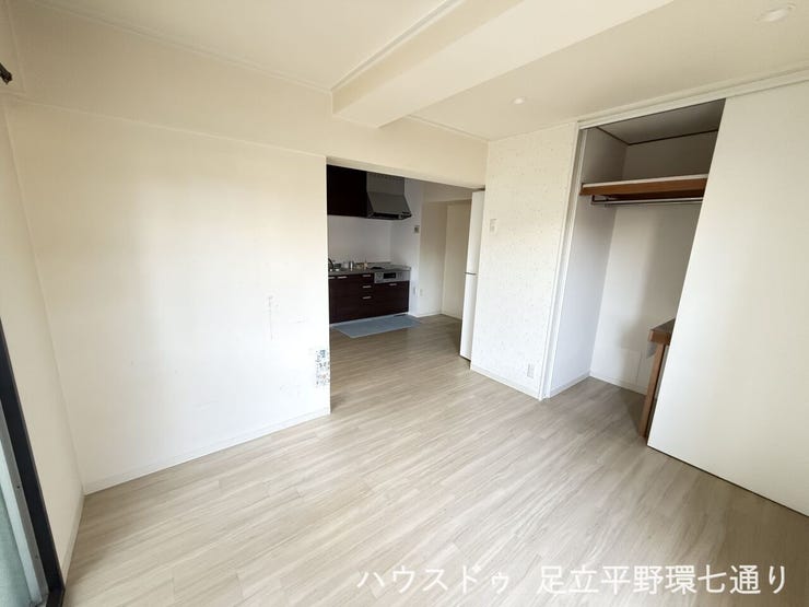 バルコニー付きで自然光を取り込みやすく、明るく開放感のある住空間。毎日を心地よく過ごせます。