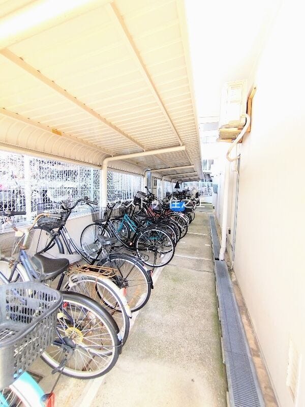 ★駐輪場も区画数はたくさんございます。空き状況の確認はお気軽にお申し付け下さい。
