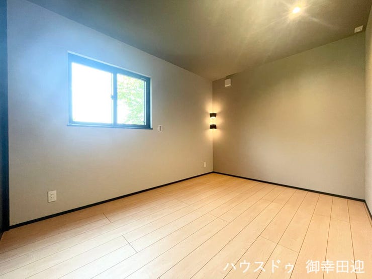 ■2階6帖洋室■心からリラックスできる静けさ、上質な眠りで、毎日をリセットします。明日への活力を養う空間です。
