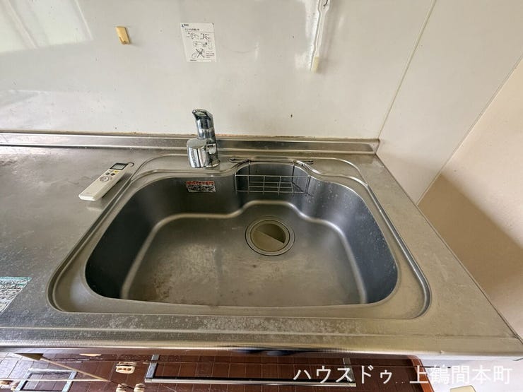洗い場シンクはお手入れのしやすいステンレス製。