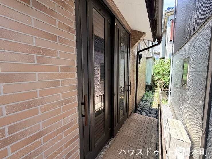 玄関は引き戸タイプです。