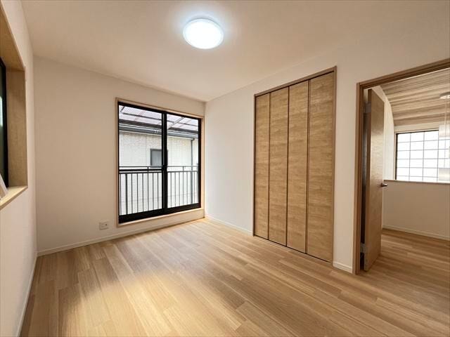 6帖南東側:家具配置のしやすい、使いやすい整形洋室