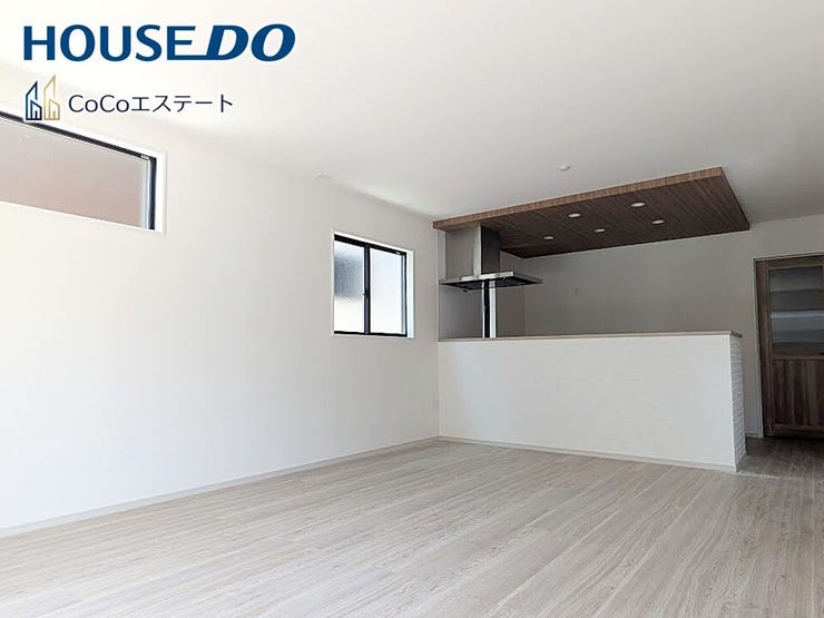 □■リビング■□
17帖LDK♪
ご家族が集まる中心となる開放的なリビング♪
大きなテレビを置いたり、家具選びにこだわったりと楽しみが広がりますね。
