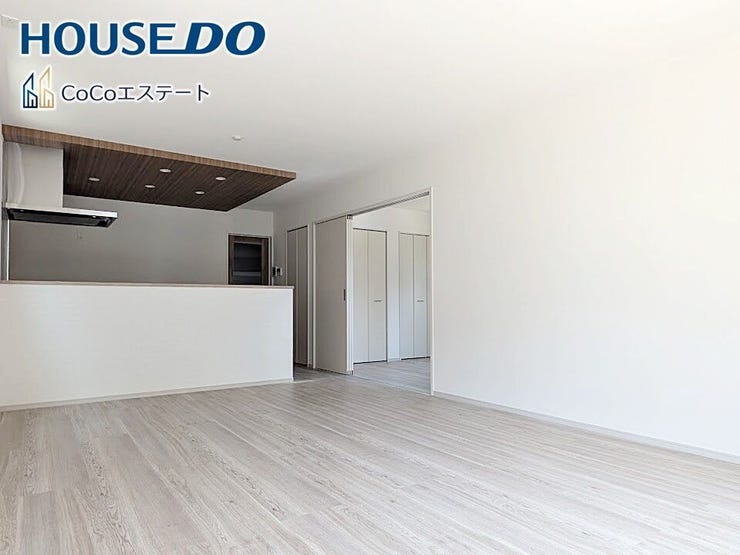 □■リビング■□
大切な家族が集まるからこそLDKにはこだわりたいですね。
窓が多い設計は様々な角度から光を取り込めるこだわりの間取りです。