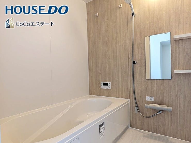 □■ユニットバス■□
足を伸ばして寛げる浴槽♪
浴槽にゆとりがあり、ゆったりと入浴できます。
洗い場も広いので、お子様と一緒に快適に入浴できますね。