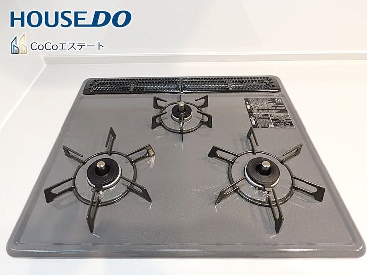 □■三口コンロ■□
同時にお料理が可能♪
煮物と炒め物と汁物と一度に作れます。
手際のよいママ確定ですね。