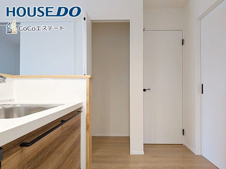 □■収納■□
パントリーです♪
キッチン用品や食品のストックに使用できます。
可動棚付きでしっかり隅々まで収納できるのも嬉しいですね。