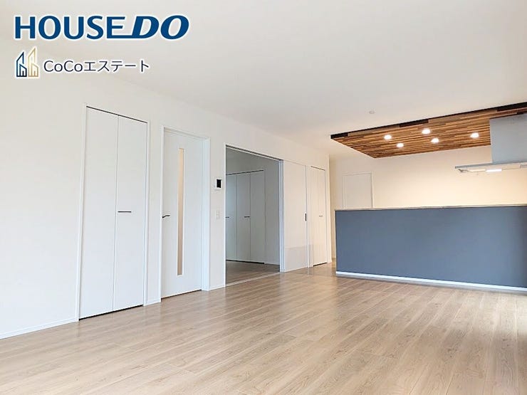 □■リビング■□
大切な家族が集まるからこそLDKにはこだわりたいですね。
窓が多い設計は様々な角度から光を取り込めるこだわりの間取りです。