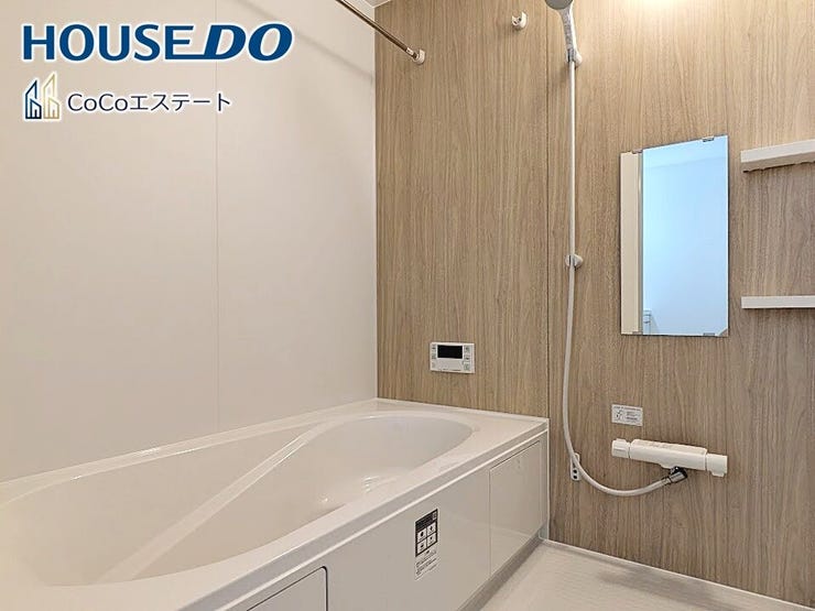 □■ユニットバス■□
足を伸ばして寛げる浴槽♪
浴槽にゆとりがあり、ゆったりと入浴できます。
洗い場も広いので、お子様と一緒に快適に入浴できますね。