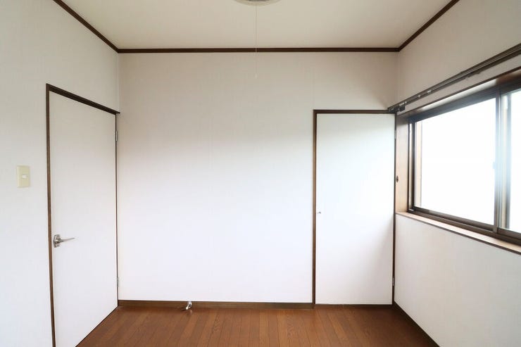 【private room】
2階4.5帖洋室です。
収納スペースも完備です!