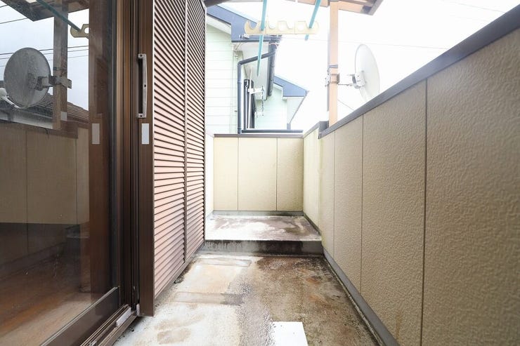 【balcony】
2階バルコニーです。
1階外にも洗濯物を干すスペースがあり、沢山の洗濯も安心♪