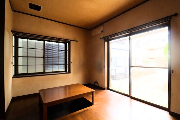 【living room】
1階リビングスペースは掘りごたつになっています。
2面採光であたたかみのあるリビングですね。