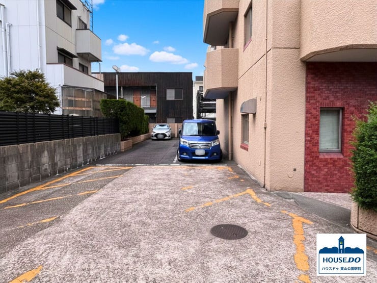 敷地内平面駐車場のようす。