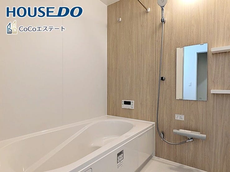□■ユニットバス■□
足を伸ばして寛げる浴槽♪
浴槽にゆとりがあり、ゆったりと入浴できます。
洗い場も広いので、お子様と一緒に快適に入浴できますね。