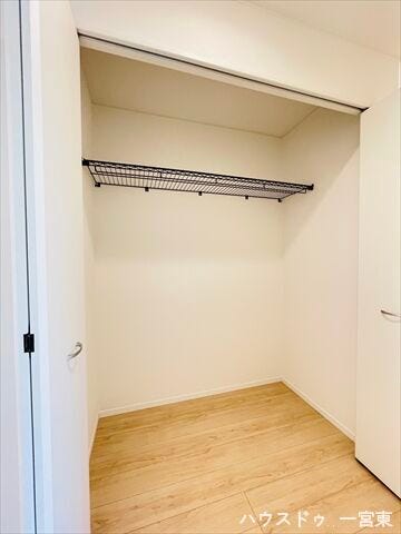 【廊下】家族みんなで使いやすい廊下収納を完備。生活用品をまとめてしまえるので、必要な時にサッと取り出せます。