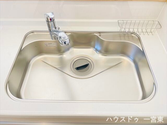 【シンク】錆びにくくて耐久性や耐熱性に優れていてメンテナンスが楽なステンレスシンク。