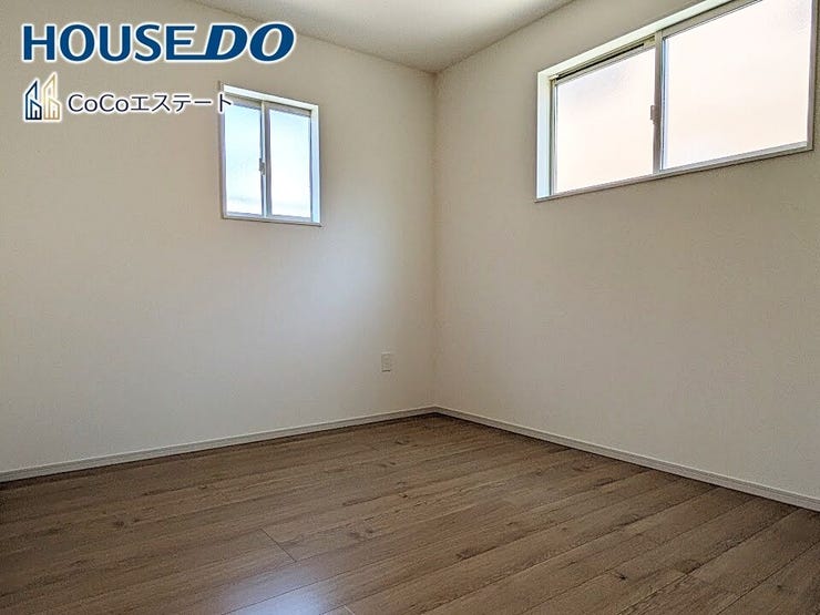 □■洋室■□
5.2帖の洋室です♪
光が取り込みやすい2面採光のお部屋です。日当たり・風通し良好です♪