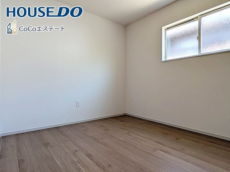 □■洋室■□
5.2帖の洋室です♪
お子様のお部屋や趣味のお部屋などとして使えるナチュラルなデザインです。
自分好みの空間に仕上げるワクワク感も◎