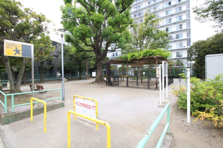 物件周辺は学校やスーパー、公園など徒歩圏内にあり、住環境が良好!この場所が住みたいエリアの候補になれればと思います!