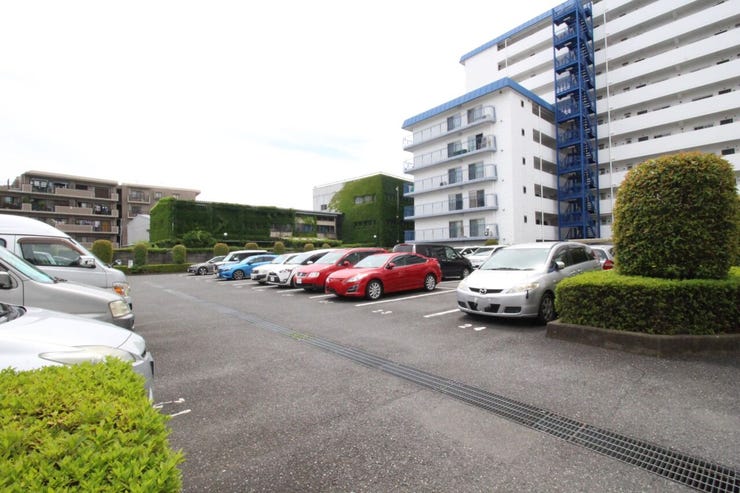 敷地内にカースペースがあれば、お出かけやお買い物の際の搬入出もらくらくです。