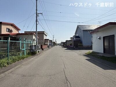 前面道路の幅員は8mです。