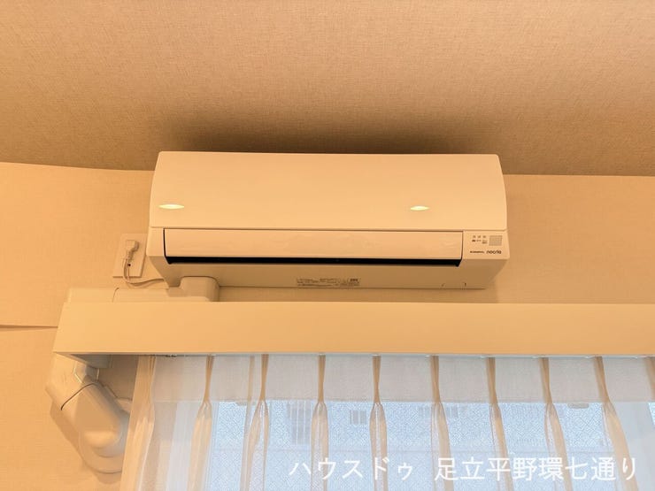 リビングエアコン付きで、入居後すぐ快適に過ごせます。