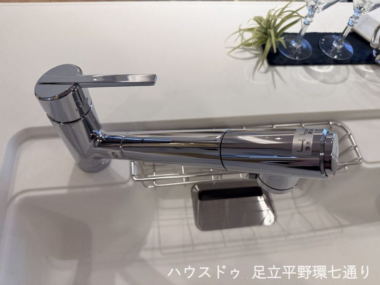 浄水機能付き水栓で、飲み水や料理にも便利に使えます。
