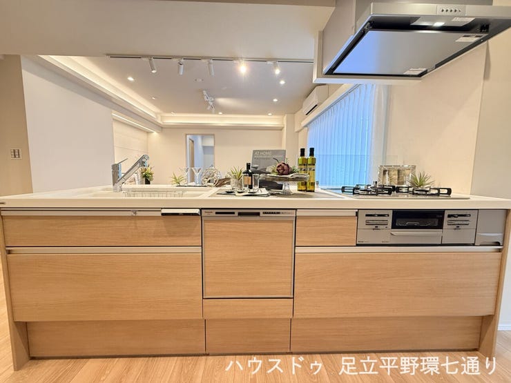 食洗機付きキッチンで、毎日の片付け時間を短縮できます。