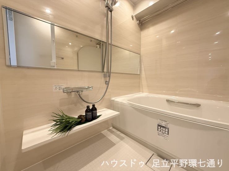 ゆとりある浴室で、一日の疲れをゆっくり癒せます。