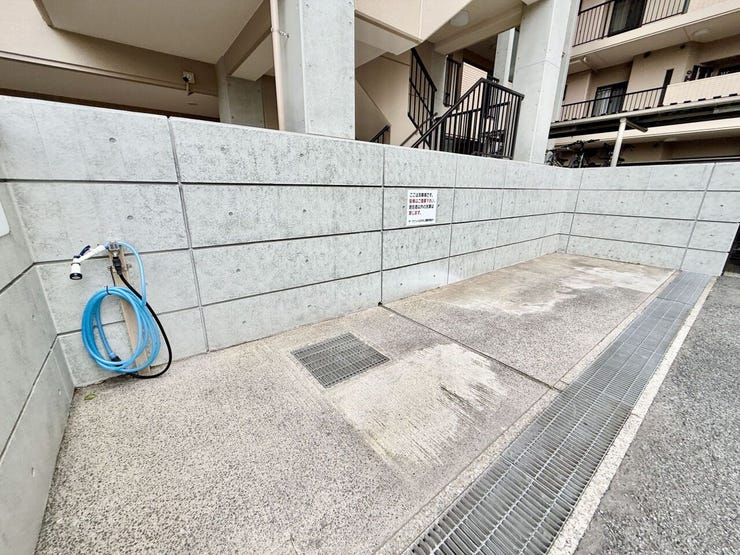 敷地内に洗車スペースを設置。愛車のお手入れを身近な場所で行えます。
