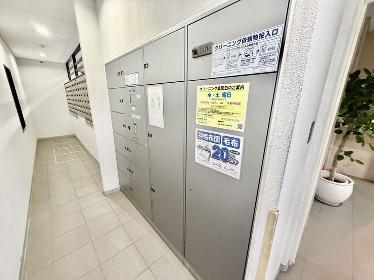 不在時でも荷物の受け取りができる宅配ボックス付き。忙しい方にも便利です。