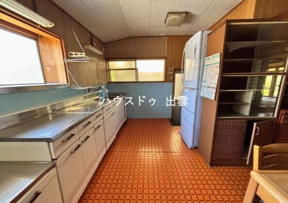 キッチンは収納があり小物から鍋類まで大小問わず、適材適所の収納を実現。出し入れもとてもスムーズです。