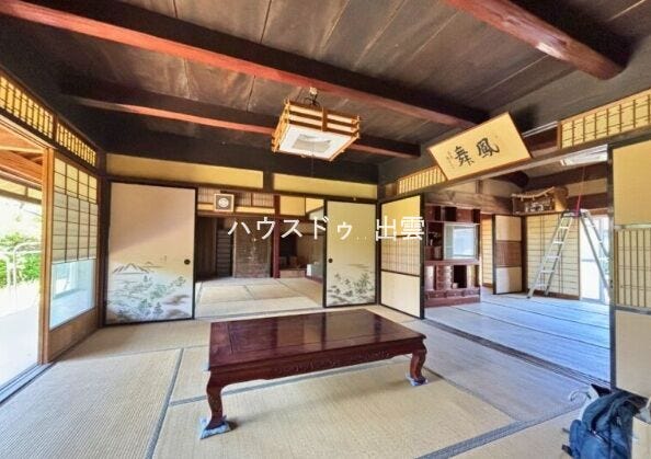 和室だと足をのばして寛ぐことができ、客間やお子様の遊び場など幅広い用途で利用できます。畳の上でそのまま寝ても体が痛くないのでお子様がそのまま寝てしまっても安心です。