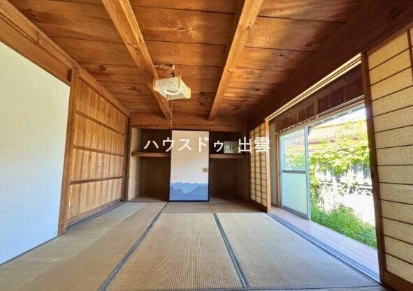 陽当たりの良さが実感できる1階の和室。客間としても家族みんなの寛ぎの部屋としても多目的に利用できます。