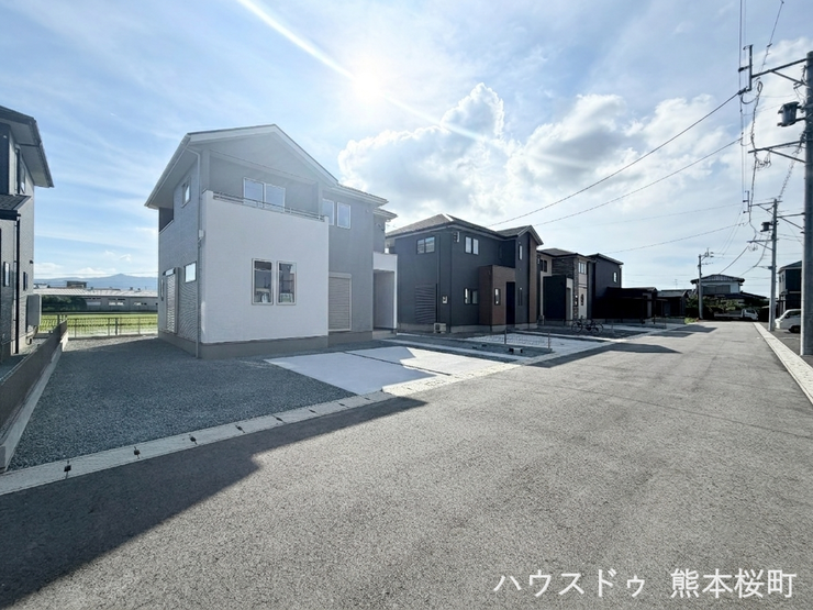 ■理想を叶える新しい暮らしの舞台■高いデザイン性と機能性を兼ね備えた住まい。ここで、家族の新しい物語が始まります。