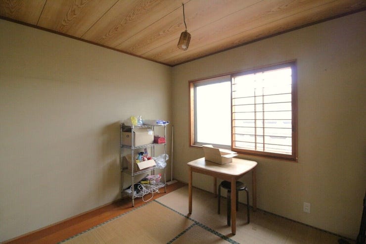 *5.2帖和室*
床の間付きの情緒漂う和室!ここちよい眠りへといざなう畳の香りと和風空間!