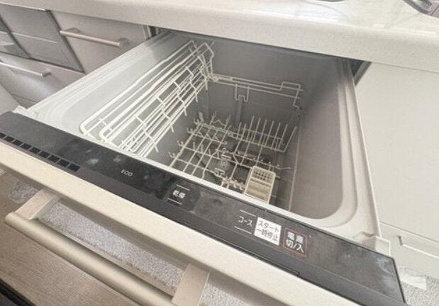 《キッチン》
毎日の家事の負担を減らしてくれる食洗器付き!
スペースも取らずスッキリ♪