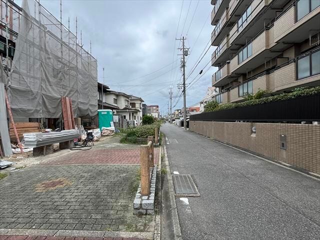 車はスピードを抑えて走行するので、車の出し入れもゆったりとする事が出来ます。