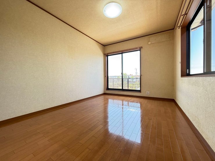 バルコニーに直結のお部屋で明るく快適にお過ごしいただけます♪