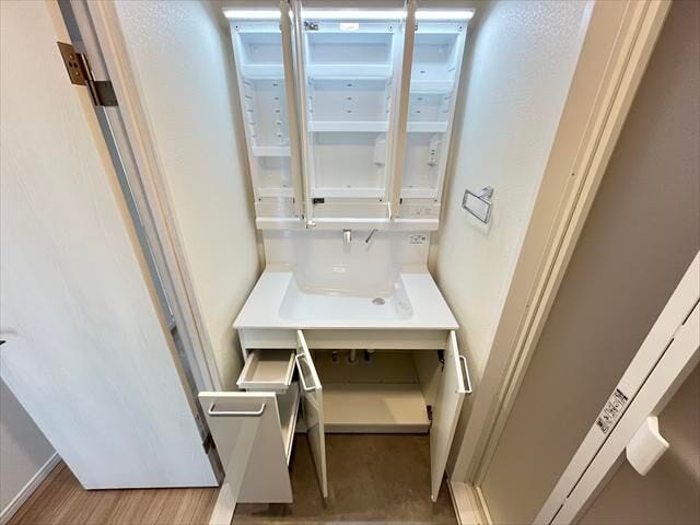 ◆シャンプドレッサー◆ハイバックタイプの水栓で水垢や石鹸かすなどの汚れが溜まりにくくお手入れが◎