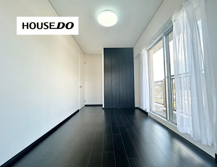 収納付きでお部屋がスッキリ片付く快適な洋室。家具を置かずに広く使えるのも魅力です。