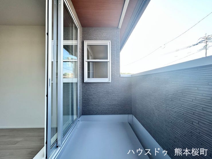■空の下の開放的な特等席■日光浴や読書、外の空気を感じながらリフレッシュ。暮らしを豊かにする、もう一つの心地よい空間です。