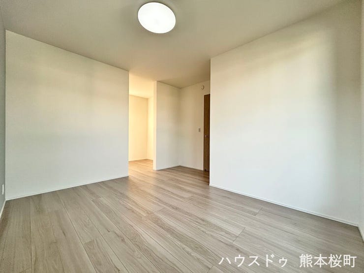 ■2階7帖洋室■寝室、書斎、趣味の部屋。家族の成長やライフスタイルに合わせ、様々な使い方ができる快適な空間です。
